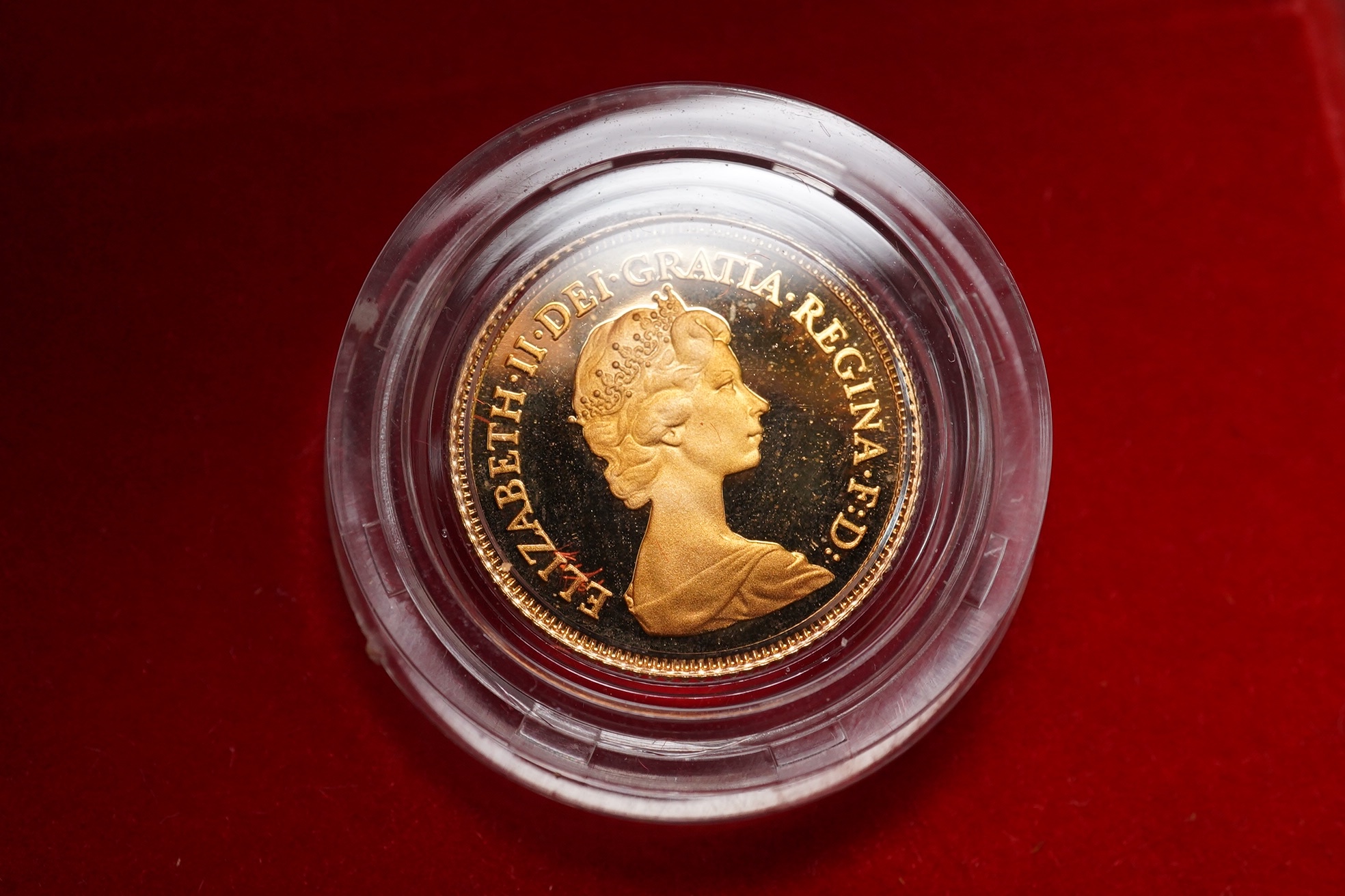 British gold coins, Royal Mint QEII UK 1980 proof half sovereign in case of issue with certificate